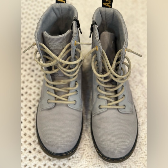 DR MARTENS KIDS UNISEX MENS 4 Ladies 5 Gray High-Top Boots - Picture 1 of 11